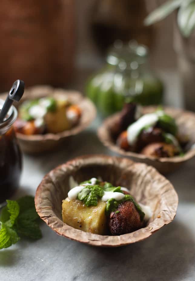 Pan fried sweet patatoes served with yogurt, mint chutney and tamarind chutney in a bowl